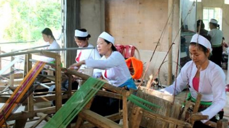 Để Thổ cẩm làng Lục đi xa hơn