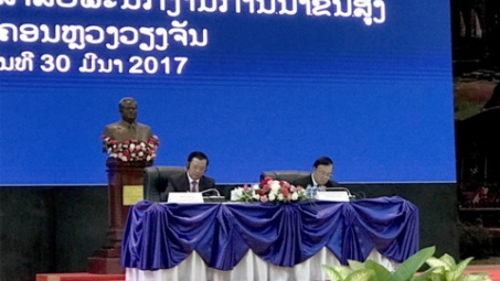 Vietnam, Laos talk financial management experience