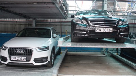 “Cuộc chiến” giành chỗ gửi xe ô tô