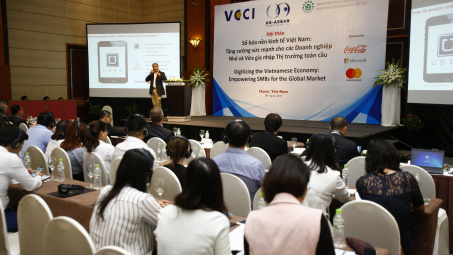 Coca-Cola  thực hiện các chiến lược phát triển và đầu tư bền vững tại Việt Nam.