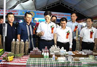 Tưng bừng Hội chợ Du lịch Thương mại Cửa Lò 2017