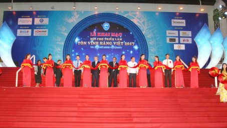 Khai mạc Hội chợ - Triển lãm ‘Tôn vinh hàng Việt” năm 2017
