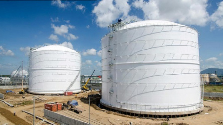 Major energy firms woo investors