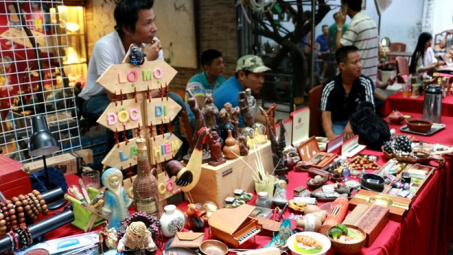 Độc đáo phiên chợ đồ xưa giữa trung tâm Hà Nội