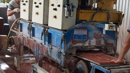 Bình Phước: Hỗ trợ ứng dụng máy mài gạch 03 đầu bán tự động trong sản xuất gạch không nung.