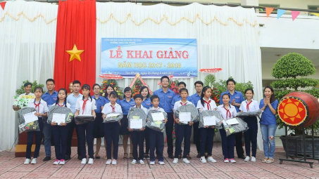PV GAS tham gia Tháng hành động “Đưa trẻ em đến trường”