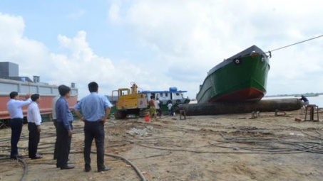 Vĩnh Long: Hỗ trợ ứng dụng máy móc, thiết bị tiên tiến phục vụ đóng tàu