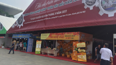 Hội chợ - Triển lãm hàng công nghiệp nông thôn tiêu biểu năm 2017 thu hút gần 100.000 lượt khách 
