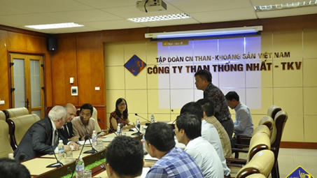 Than Thống Nhất tìm hiểu sử dụng quạt thông gió của Nga
