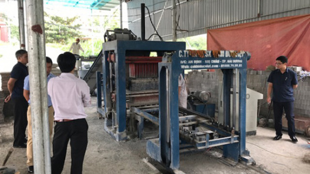 Nghiệm thu đề án hỗ trợ sản xuất gạch không nung tại Công ty TNHH MTV Nguyên Phúc  