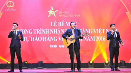 “Người Việt Nam ưu tiên dùng hàng Việt Nam” tiếp tục là bài hát chính thức của Chương trình Nhận diện hàng Việt Nam – Tự hào hàng Việt Nam năm 2017