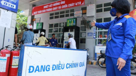 Xăng giảm giá từ 16 giờ 55 phút chiều ngày 5/10