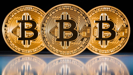 Giá trị đồng Bitcoin phá mốc 5.000 USD