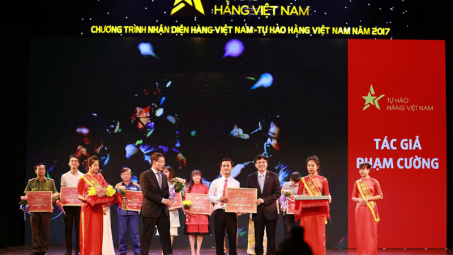 “Chờ tiếng còi phá hỏa” đoạt giải Nhất cuộc bình chọn ảnh “Tôi yêu hàng Việt Nam” năm 2017