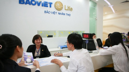 Financial stocks help lift VN-Index