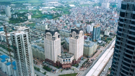 VN-Index rebounds, led by real estate