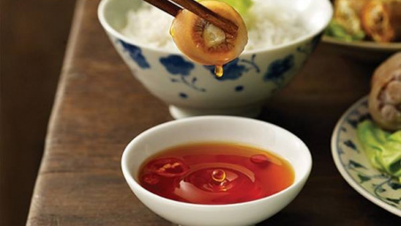 Nước mắm Nam Phan: Nâng niu từng giọt – đượm thơm tình người