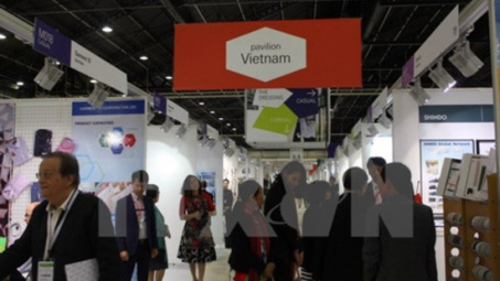 Vietnam attends international garment fair in France 