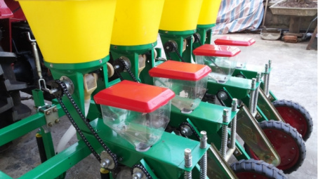 Japan introduces turnip sowing, harvest machine to Can Tho