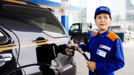 Petrol price falls slightly