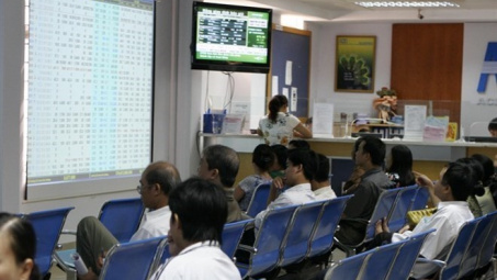 VN-Index hits new 10-year peak 