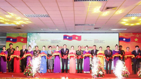 Vietnam-Laos Trade Fair opens to mark bilateral diplomatic ties 
