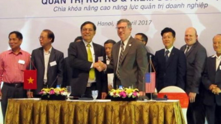 Vietnamese, US associations sign management accounting deal 
