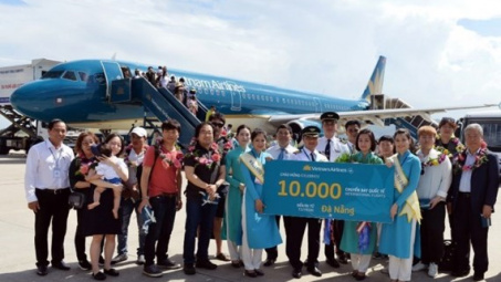 Vietnam Airlines celebrates 10,000th int’l flight to Da Nang 
