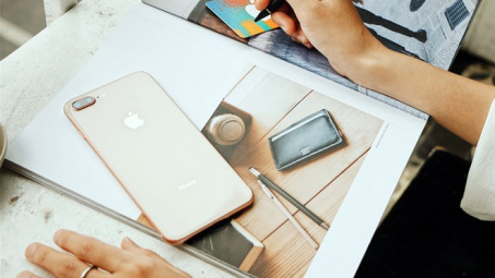 Mở bán ‘táo’ chính hãng: iPhone 8 Plus đắt khách hơn iPhone 8