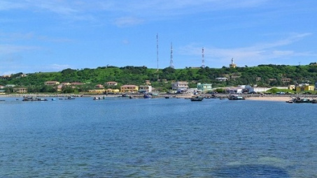 Bach Long Vi island district thrives from sea
