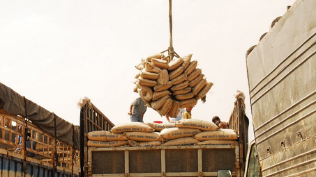 Tax code bogs down Vietnam's cement exporters 