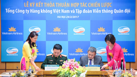 Viettel, Vietnam Airlines ink co-operation agreement 