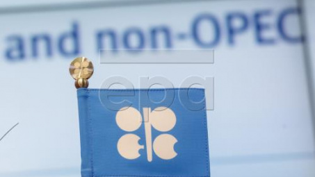 Giá dầu châu Á đi xuống trước thềm cuộc họp của OPEC