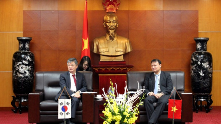 Hợp tác Việt Nam - Hàn Quốc trong lĩnh vực công nghiệp, thương mại và năng lượng