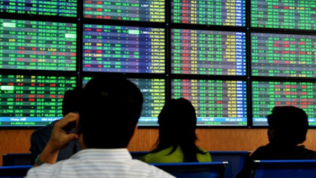 Reference exchange rate goes down by 6 VND