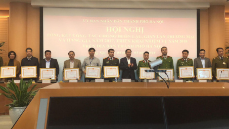 Hà Nội bàn cách ngăn chặn người nước ngoài buôn lậu