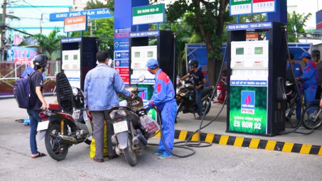 Xăng sinh học E5 RON 92 rẻ hơn 1.850 đồng/lít so với xăng RON 9