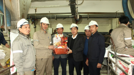Quà Tết ý nghĩa cho công nhân nghèo