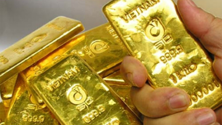 Giá vàng hôm nay 10/2: Lo sợ nghe ngóng chờ thời