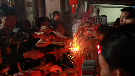 Đầu năm xin lửa cầu may