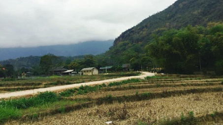 Pom Coọng và người thành thị nội tâm