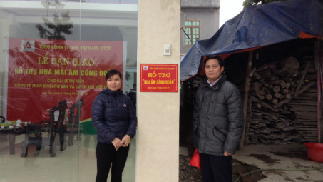 Xuân về trao mái ấm 