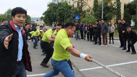 Từ Hà Nội đến Lào Cai: Thi đấu thể thao, nâng cao đoàn kết