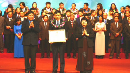 "Chúng tôi "vì" nhau"