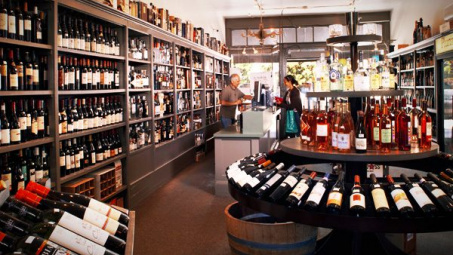 Cấm khuyến mại đối với mặt hàng rượu, thuốc lá