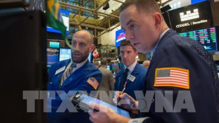 Chứng khoán Mỹ đồng loạt lao dốc sau quyết định tăng lãi suất của Fed