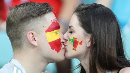 Những nụ hôn cháy bỏng của World Cup 2018