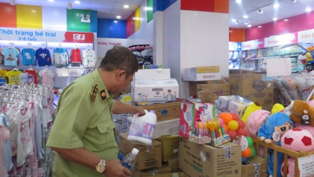 Đồng loạt kiểm tra chuỗi siêu thị Con Cưng sau nghi vấn tráo tem mác