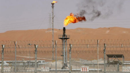 Arab Saudi dừng vận chuyển qua Biển Đỏ, dầu thô tăng giá ngày thứ ba liên tiếp