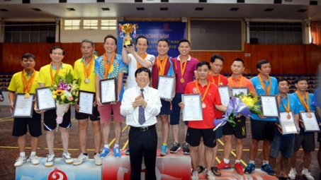 Tiếp thêm sức mạnh với tình yêu trái bóng nhựa 